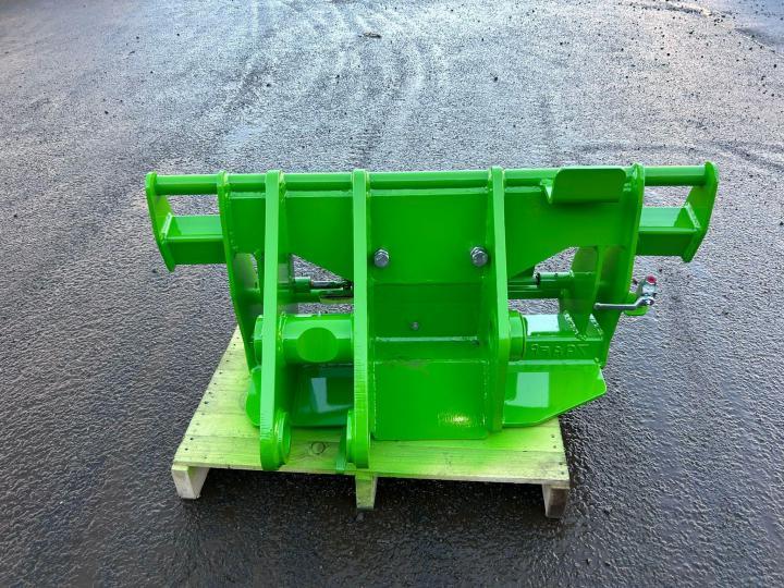 Merlo to Euro quick hitch adaptor complete with hydraulic locking
