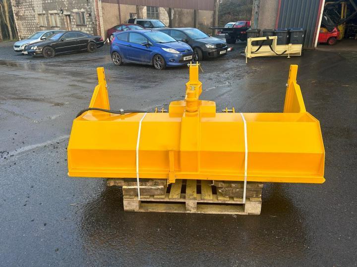 7ft wide road sweeper c/w 3 point linkage and manual slew