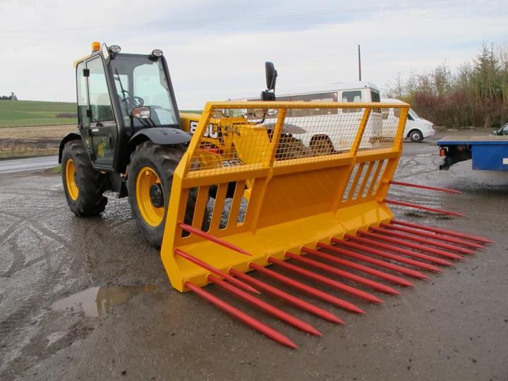 Silage forks and buck rakes from Murray Machinery for 2017.